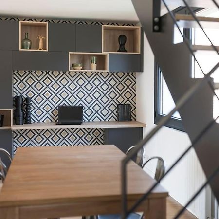 Maison De Vacances 220M2 Vue Lac Et Chateau Мантон-Сен-Бернар Экстерьер фото