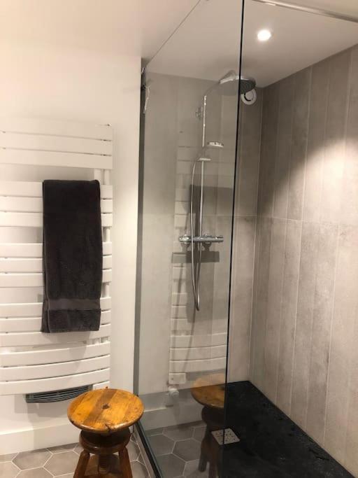 Maison De Vacances 220M2 Vue Lac Et Chateau Мантон-Сен-Бернар Экстерьер фото