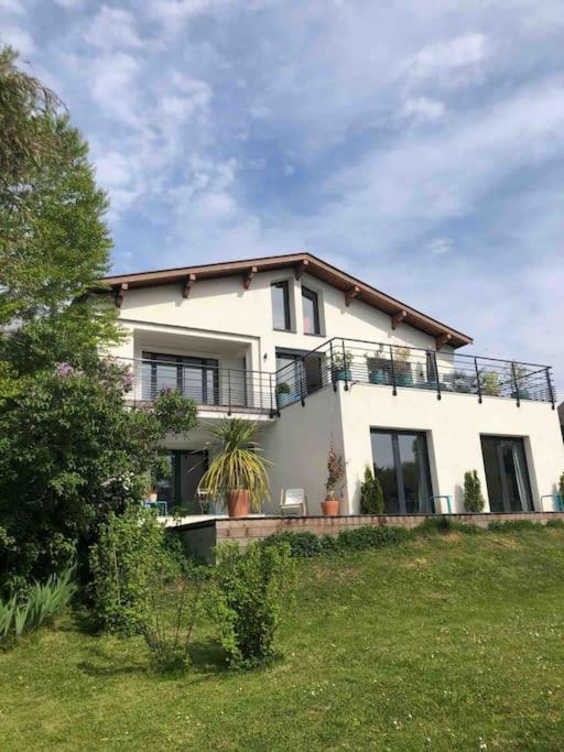 Maison De Vacances 220M2 Vue Lac Et Chateau Мантон-Сен-Бернар Экстерьер фото