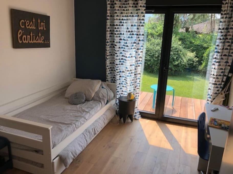 Maison De Vacances 220M2 Vue Lac Et Chateau Мантон-Сен-Бернар Экстерьер фото