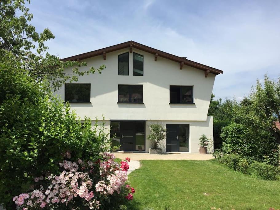 Maison De Vacances 220M2 Vue Lac Et Chateau Мантон-Сен-Бернар Экстерьер фото