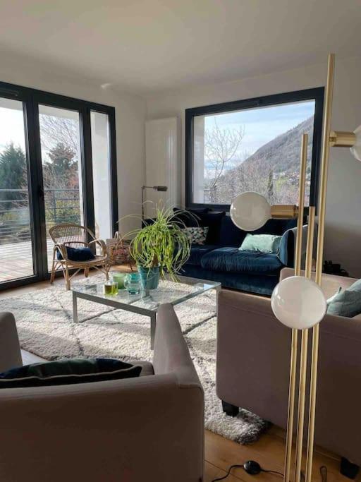 Maison De Vacances 220M2 Vue Lac Et Chateau Мантон-Сен-Бернар Экстерьер фото