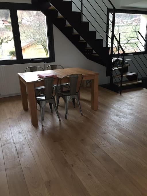 Maison De Vacances 220M2 Vue Lac Et Chateau Мантон-Сен-Бернар Экстерьер фото