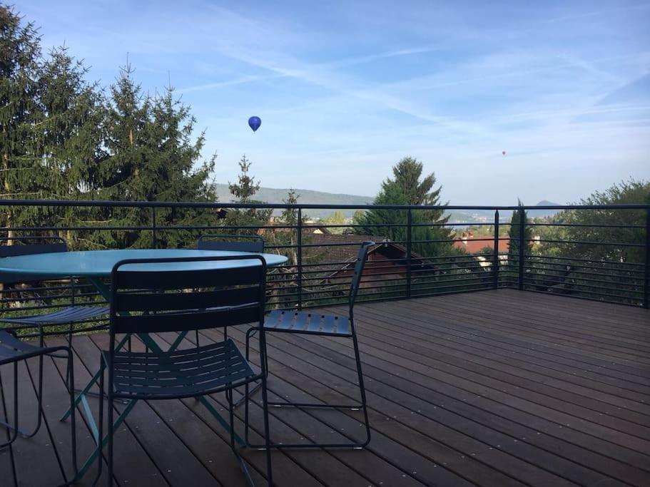 Maison De Vacances 220M2 Vue Lac Et Chateau Мантон-Сен-Бернар Экстерьер фото